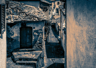 Antigua calle del casco antiguo Italia