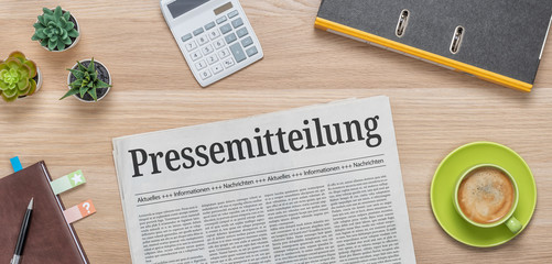 Zeitung mit der Headline Pressemitteilung