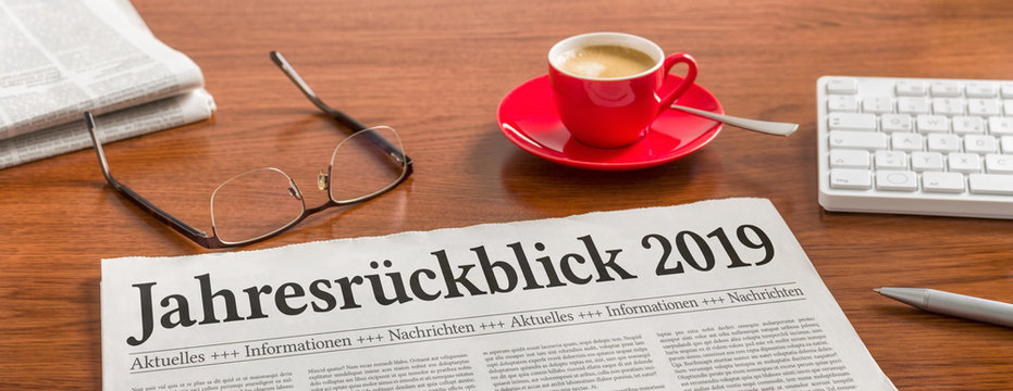 Zeitung auf Schreibtisch - Jahresrückblick 2019