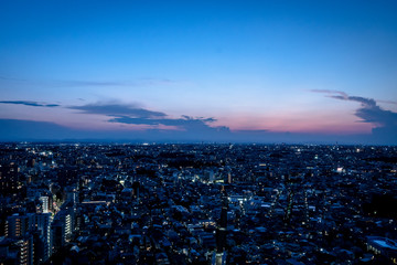 東京の都市夜景　夕暮れの空と地平線２