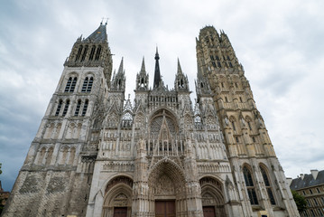 Naklejka premium detail view of the facade of the cathedral in Rouen
