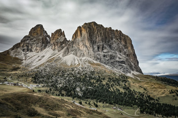 Blick auf den Langkofel in den Dolomiten, Südtirol, Italien