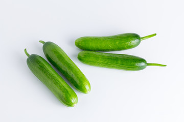 Pepinos tipo snack para tomar como aperitivo saludable