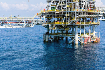 Offshore production platform at oil field with bridge connection to adjacent riser platform
