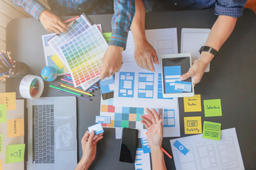 Smooth Focus,A group of web designers are working together to develop a mobile responsive website...