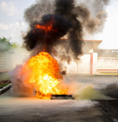 Fire drills using fuel as fuse. The fires caused by oil are very severe. The blaze was red and yellow. Firefighting is required to use chemicals from the fire extinguisher. For extinguishing fires.