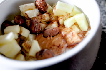 Oats with apples, almonds, honey and peanut butter 