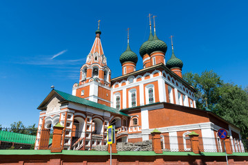 Fototapeta na wymiar Church of the Archangel Michael in Yaroslavl