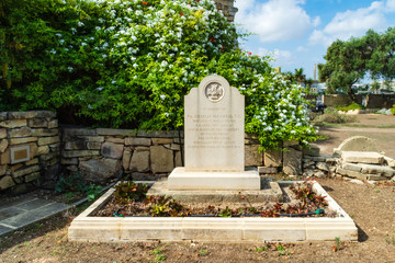 Fototapeta na wymiar Grave of Victoria Cross winner Pte Charles McCorrie: Msida Bastion Historic Garden