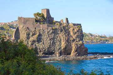 Fototapeta na wymiar castle on the shores of the Mediterranean. island of Sicily