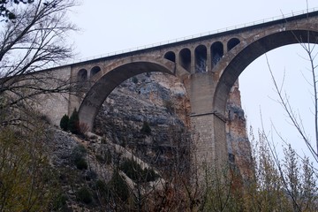 Fototapeta na wymiar Puente del Viaducto del río Riaza, Montejo de la Vega de la Serrezuela, Segovia, España.