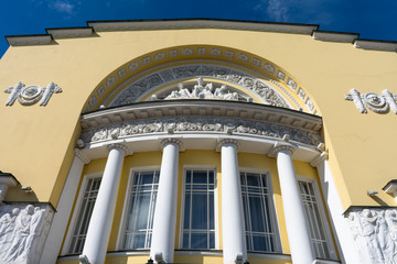 Obraz premium Yaroslavl. The building of the theater named Volkov on the area of Volkova