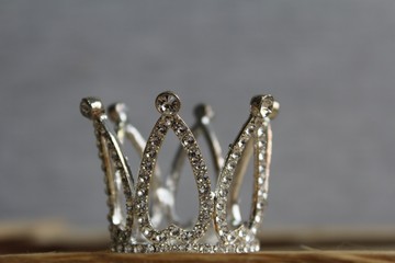 small crown 