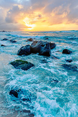 Panele Szklane  zachód słońca nad północnym brzegiem Oahu na Hawajach