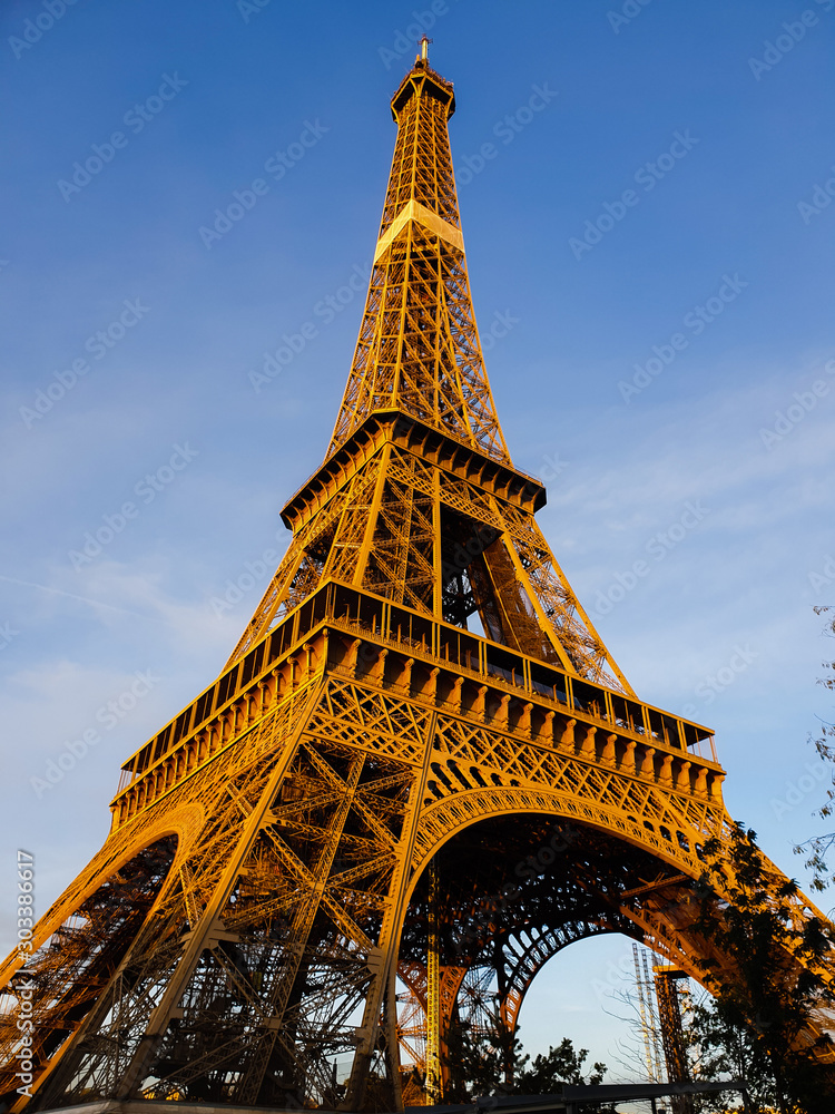 Wall mural eiffel tower in paris