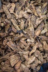 Chile chipotle seco y picante de venta en el mercado