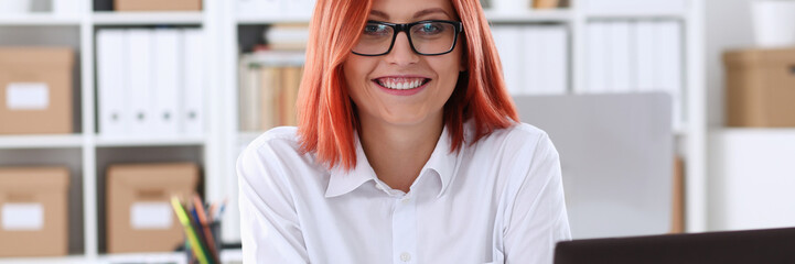Obraz premium Business woman redhead office portrait sit table