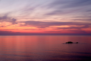 Fototapeta na wymiar Sunrise in lilac colors on the sea