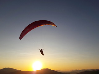 parachute coucher de soleil