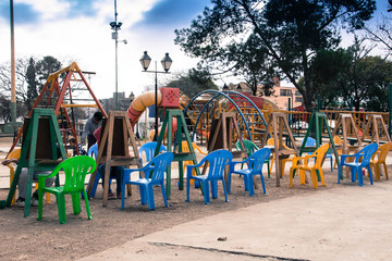 Fototapeta na wymiar Plaza de juegos para niños