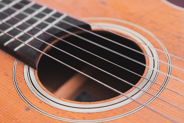 Obraz premium Acoustic guitar body detail selective focus