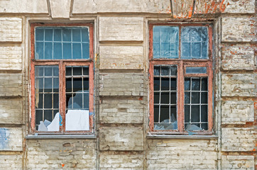 Fototapeta na wymiar Windows with antique bars