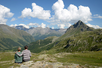 couple in mountain 