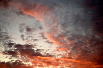 Fototapeta na wymiar Colors of sunset in the autumn sky