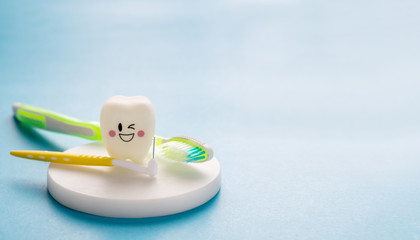 Fototapeta na wymiar Dental tools and smile teeth model on blue background.