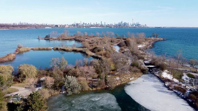 Toronto skyline from Humber Bay (tilting) 2.7K
