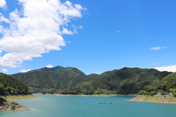 神流湖（埼玉県神川町、群馬県藤岡市）