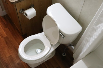 トイレ　Simple and clean white toilet