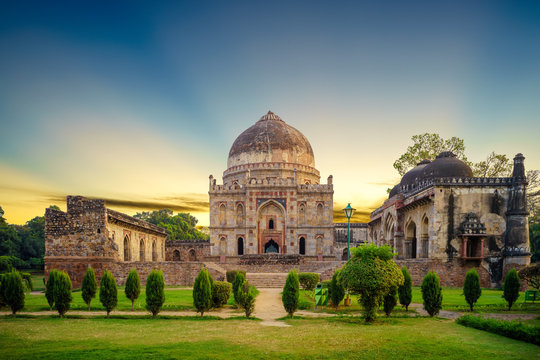 Bara Gumbad at lodi garden