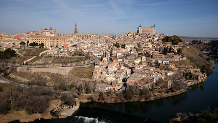Fototapeta na wymiar Panoramica di Toledo scattata dal punto panoramico all'esterno della città.