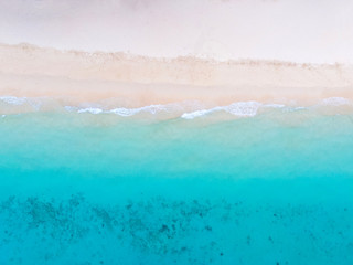 Fototapeta na wymiar Top view of beach with white sand and turquoise sea water