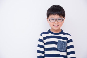 花粉症対策をする子供