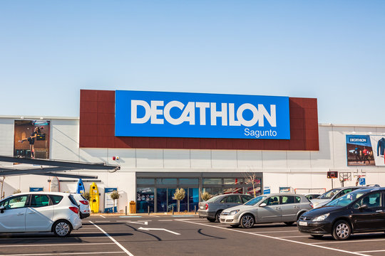 Decathlon store retail chain brand logo