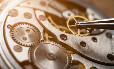 mechanism of old clock