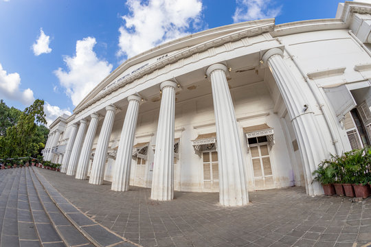  The Asiatic Society Mumbai State Central Library Town Hall Historic Asian & European Books & Manuscripts Housed In A 19th-century Greek Revival Structure