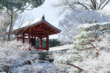 雪景色と梵鐘
