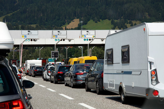 Stau auf Autobahn vor Mautstelle, Sterzing, Italien, Europa