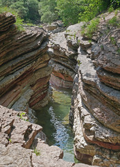 le rocce ed il torrente che formano il canion del brent de l'art 