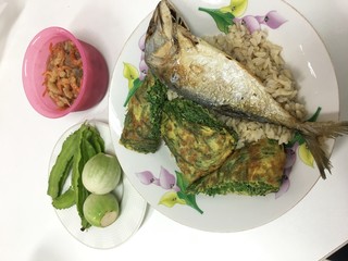 Rice topped with Shrimp-paste sauce/ Fried mackarel with shrimp-paste sauce, Shrimp Paste Chilli Sauce (Nam Prik Ka Pi) serve with Fried Mackerel Cha-OM-plated egg and vegetable set, Thai Style Food,