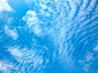 Fototapeta na wymiar Beautiful sky and cloud background look like waves 