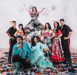 Naklejka premium group Gypsy dance standing on the stage