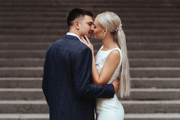 Naklejka premium Happy bride and groom near old castle in wedding day