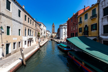 Fototapeta na wymiar Venedig Wasserstraße mit Booten