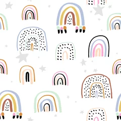 Tapeten Regenbogen Kindisches nahtloses Muster mit handgezeichneten Regenbogen. Trendiger Kindervektorhintergrund.