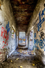tunnel mit graffiti