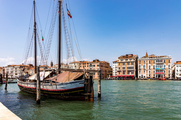 Obraz premium Venedig Panorama mit Schiff